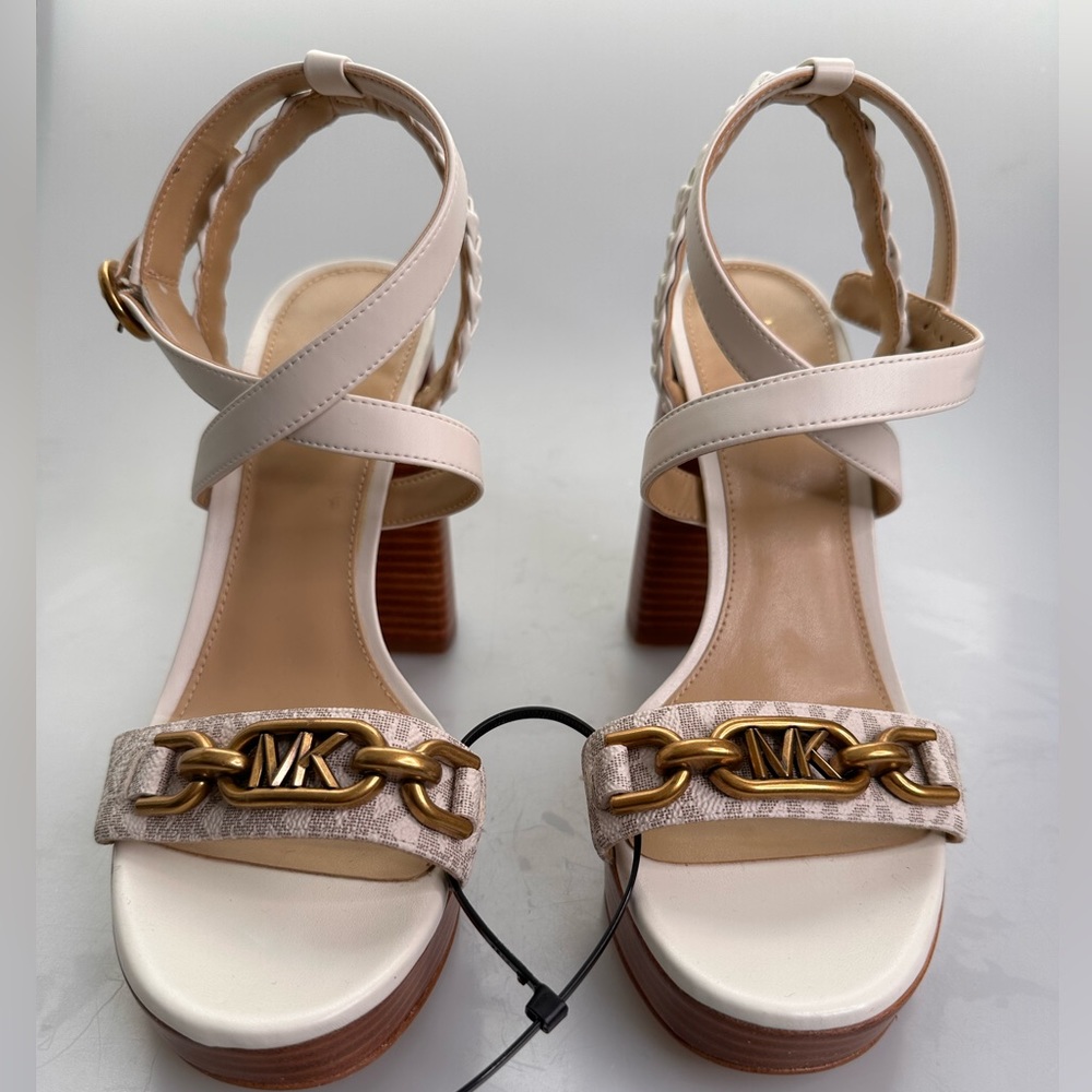 Make: Michael Kors Brand New without tags, size 9